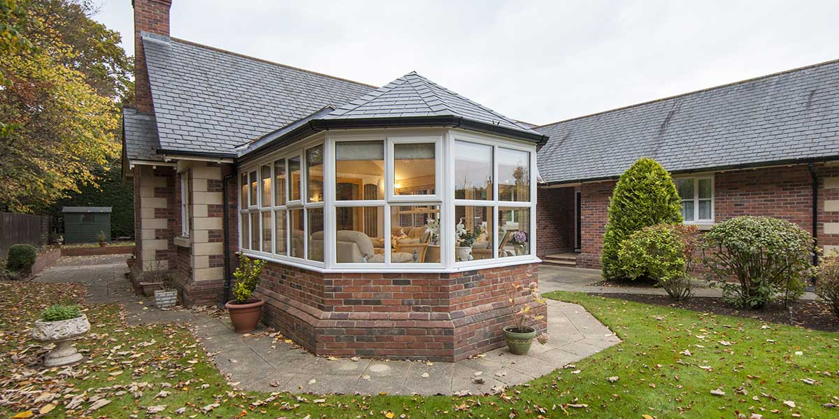 difference between orangery and conservatory
